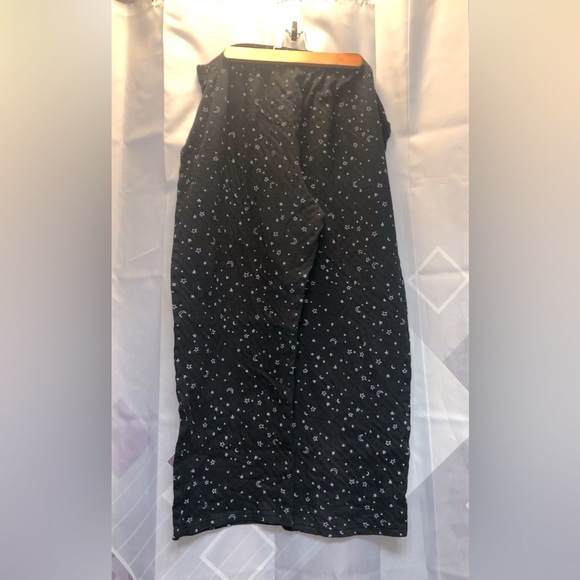 Croft & Barrow Women’s black ‘starry night’ sleep pants, 1X - Picture 3 of 4
